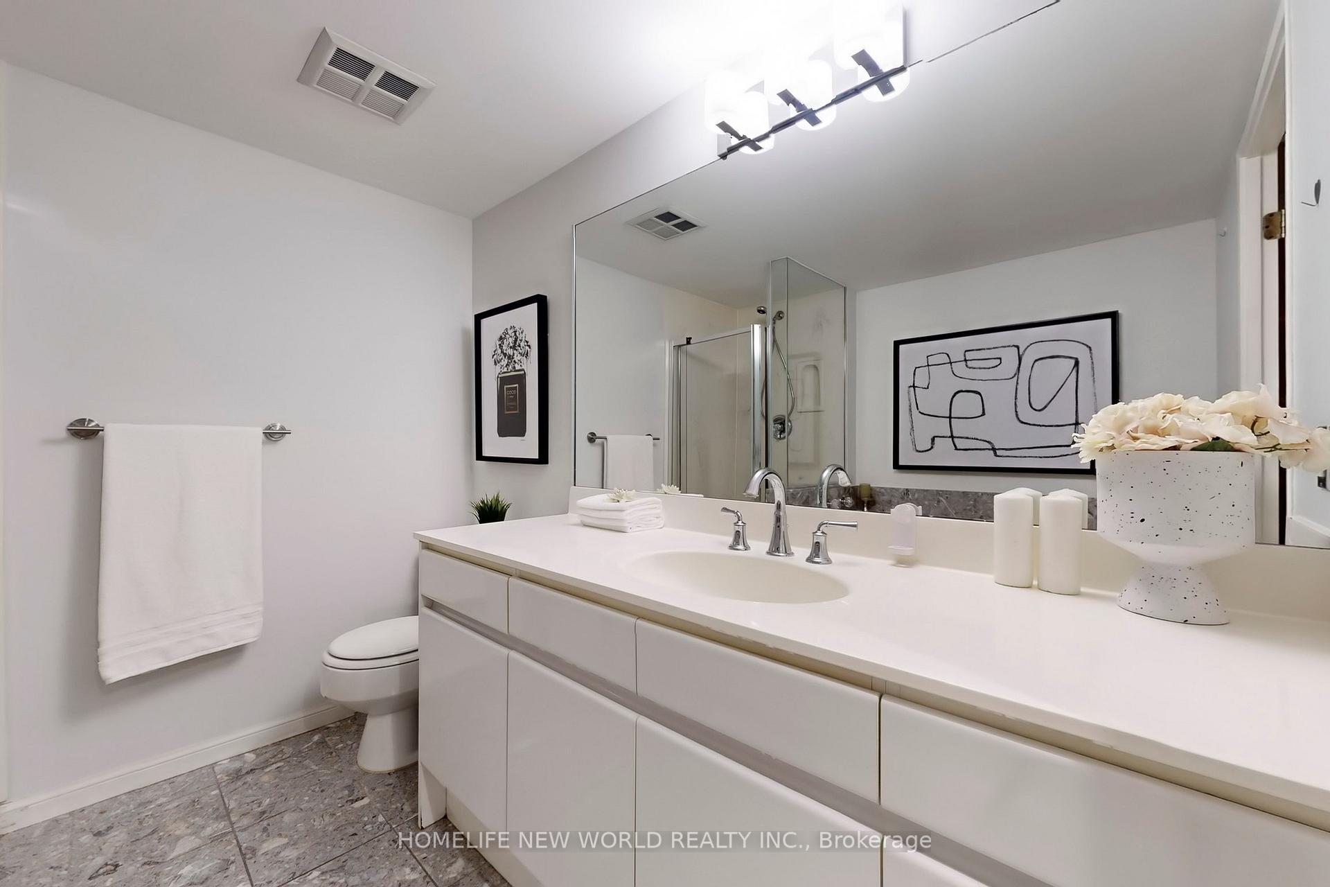 3 Bedrooms Condo at 7 Carlton, Toronto For sale