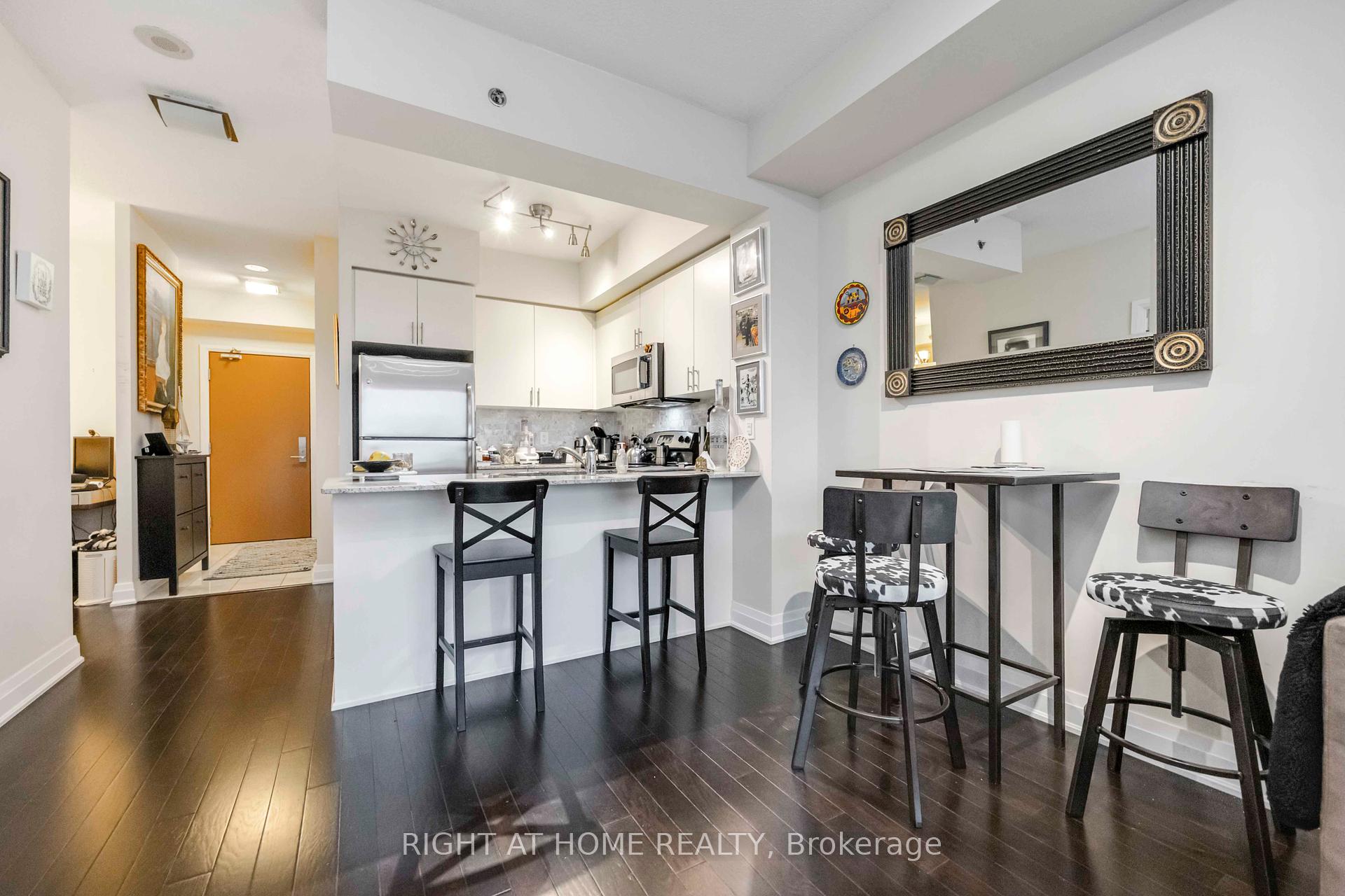 2 Bedrooms Co-op at 520 Steeles, Vaughan For sale