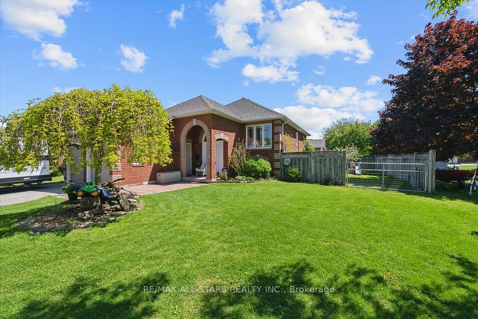 20 Fairwood Drive, Georgina, ON L4P 3X6