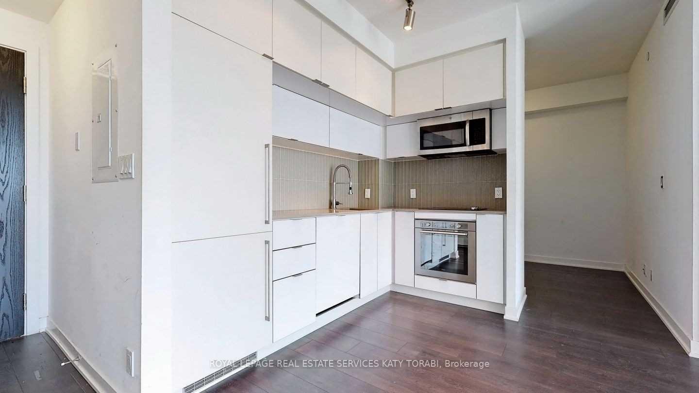 2 Bedrooms Condo at 28 Avondale, Toronto For sale