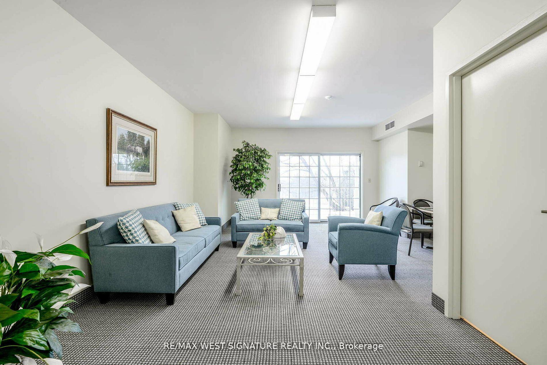 2 Bedrooms Condo at 75 Treelawn,  Vaughan For sale