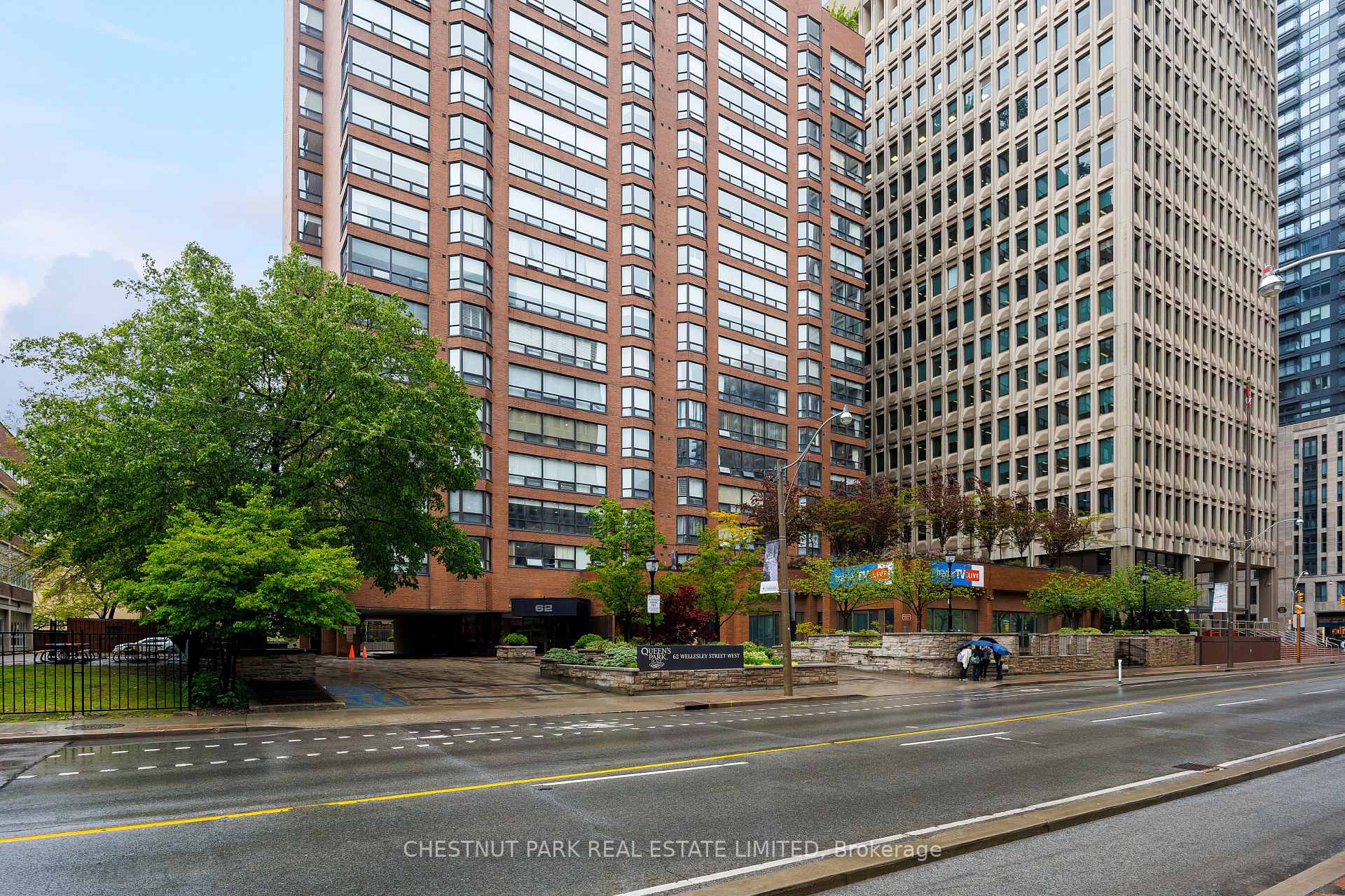3 Bedrooms Condo at 62 Wellesley, Toronto For sale