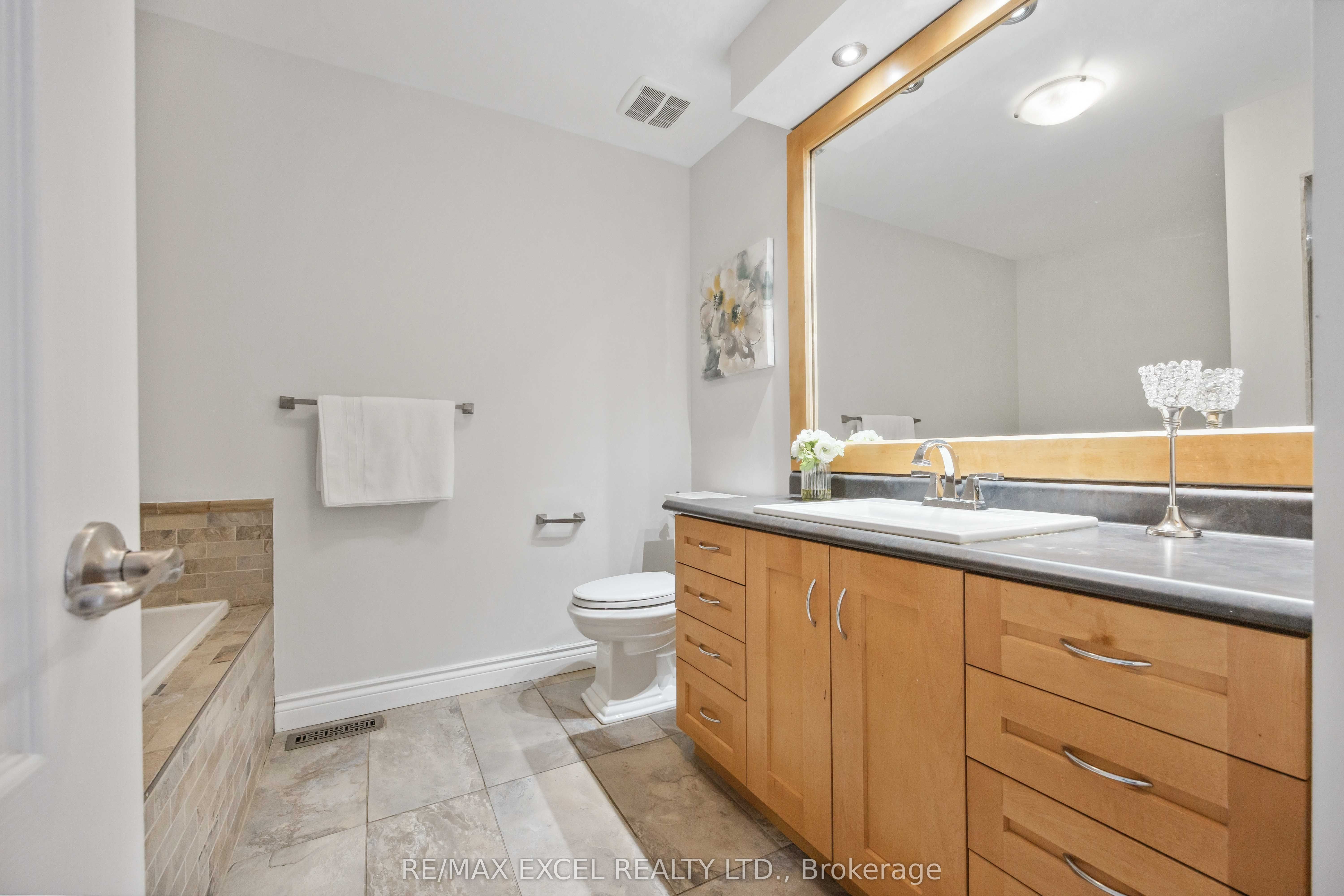 255 Shaftsbury Avenue, #66