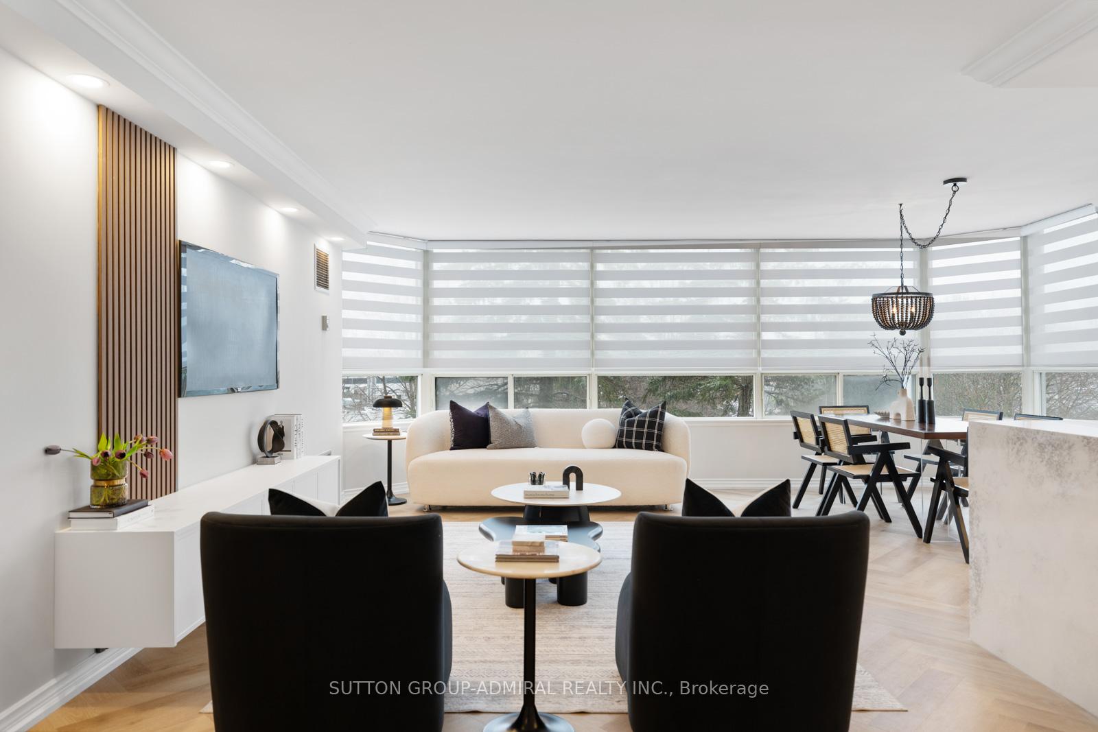 2 Bedrooms Condo at 7 Townsgate, Vaughan For sale