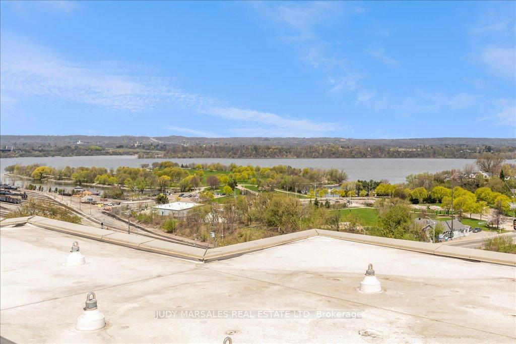 2 Bedrooms Condo at 50 Murray,  Hamilton For sale