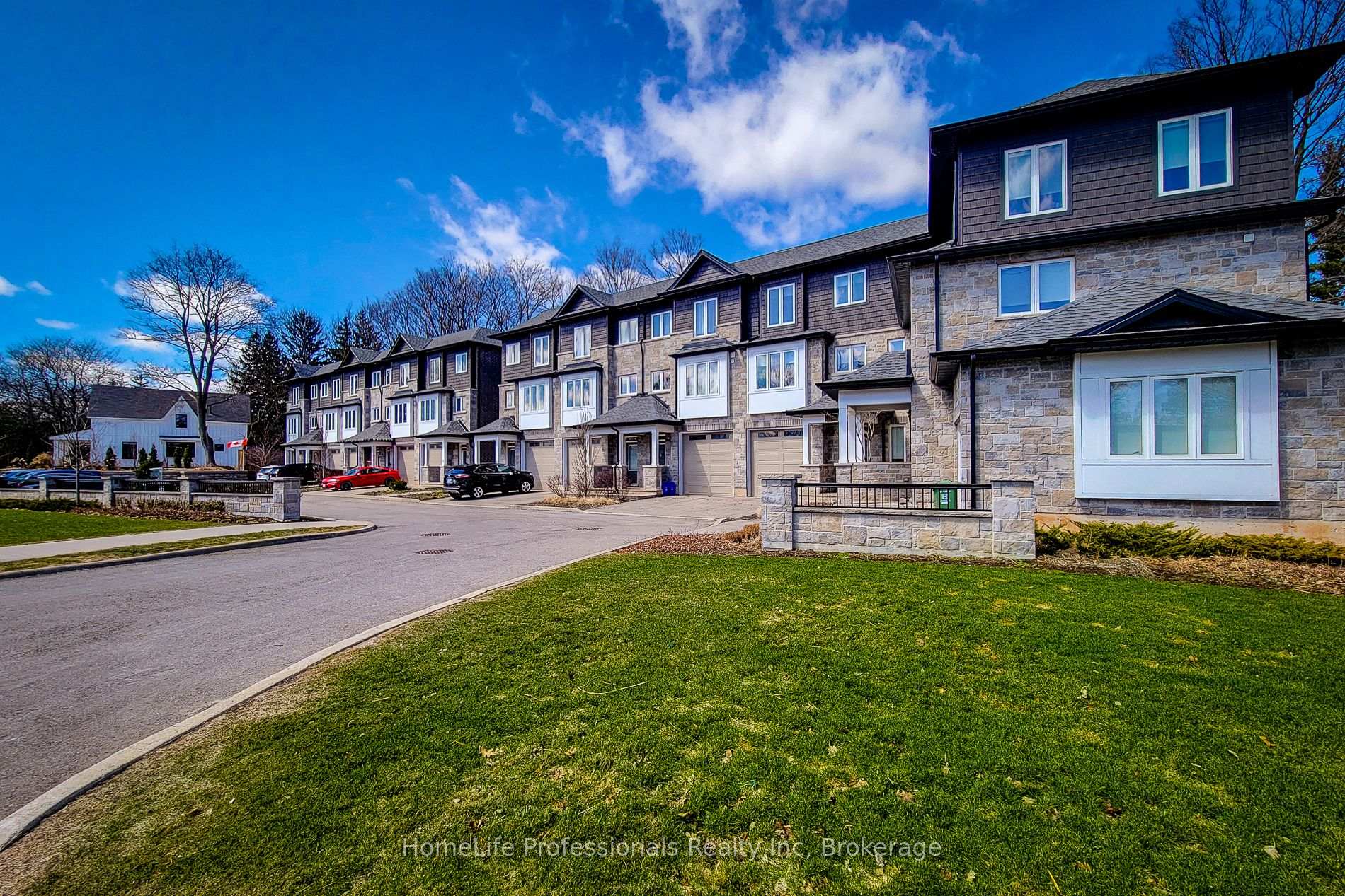 3 Bedrooms Condo at 111 Wilson, Hamilton For sale