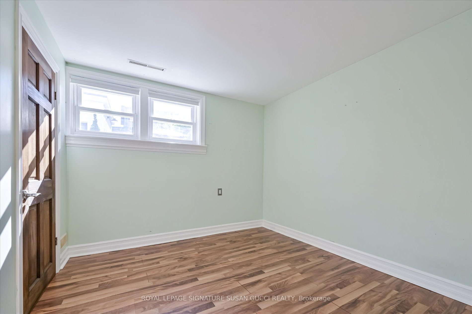 1006 Victoria Park Avenue