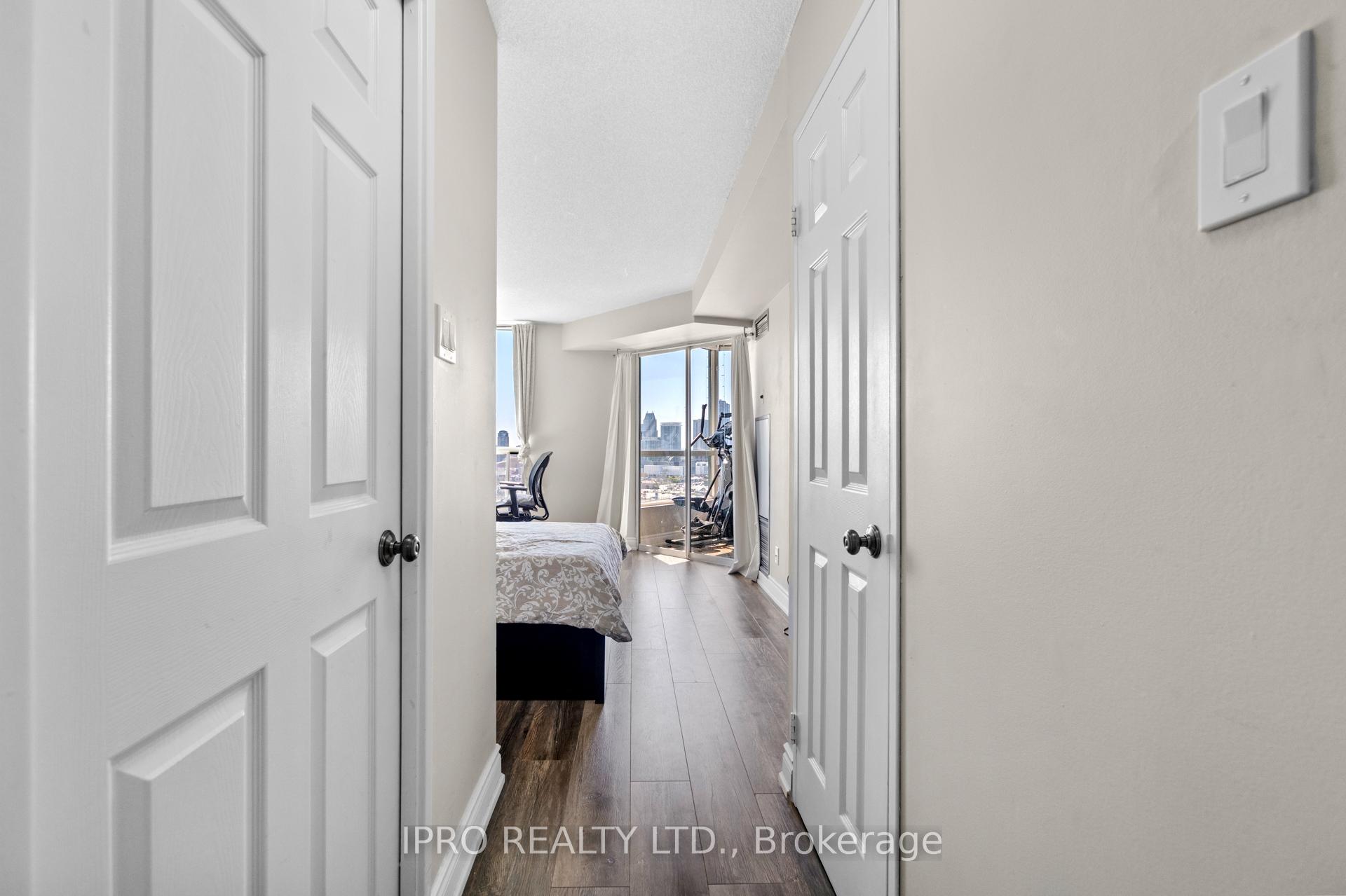 3 Bedrooms Condo at 4460 Tucana, Mississauga For sale