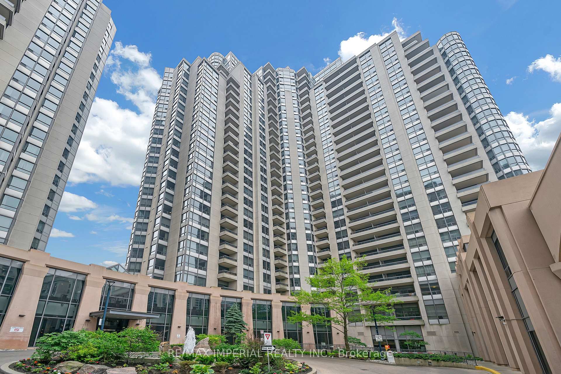 2 Bedrooms Condo at 5 northtown, Toronto For sale
