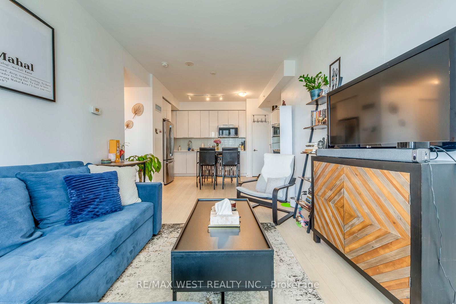 1 Bedroom Condo at 10 Park Lawn, Toronto For sale