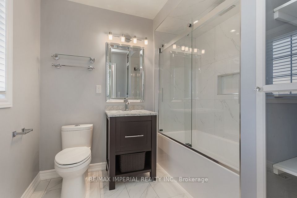 Master En-Suite