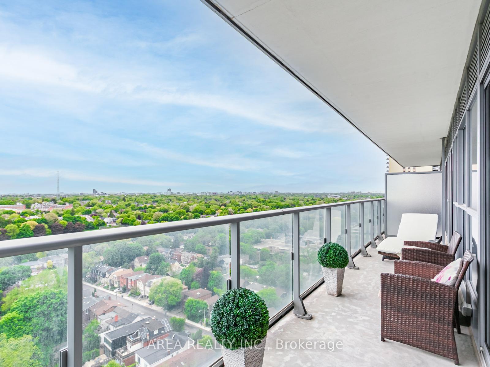 2 Bedrooms Condo at 58 Orchard View, Toronto For sale
