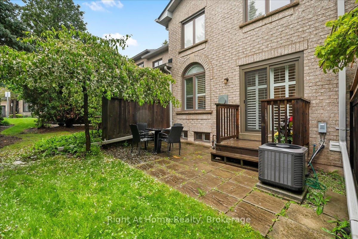 2 Bedrooms Condo at 2250 Rockingham, Oakville For sale