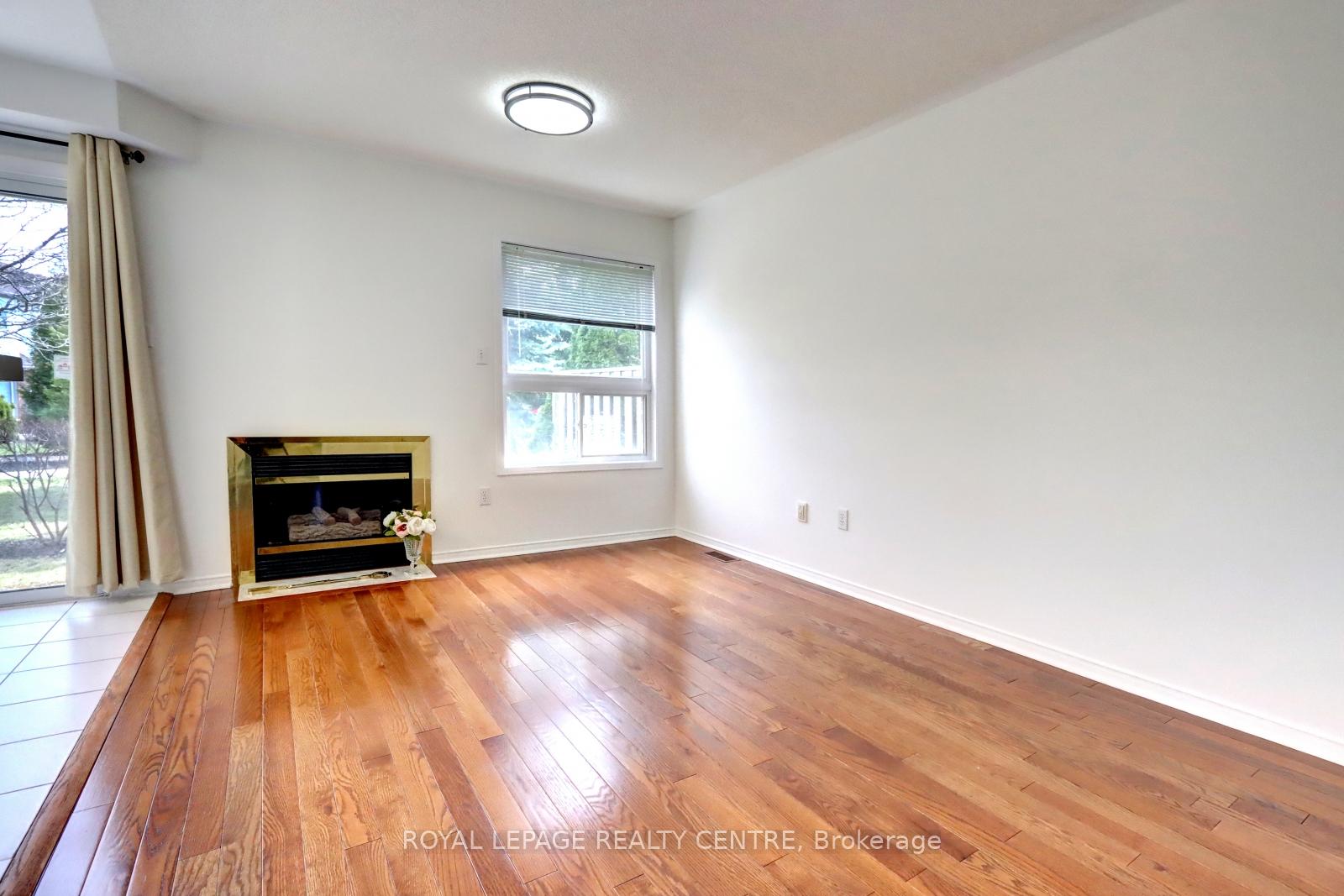 3 Bedrooms Condo at 5230 Glen Erin, Mississauga For sale