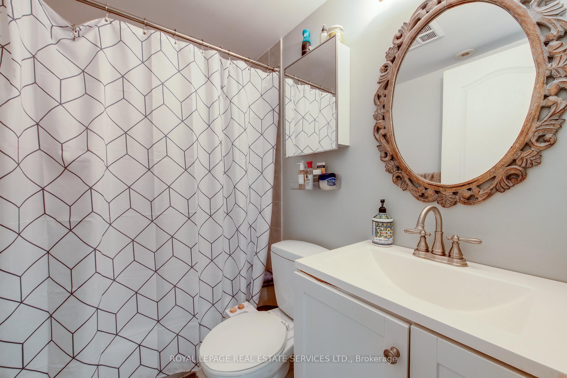 2 Bedrooms Condo at 29 canniff, Toronto For sale