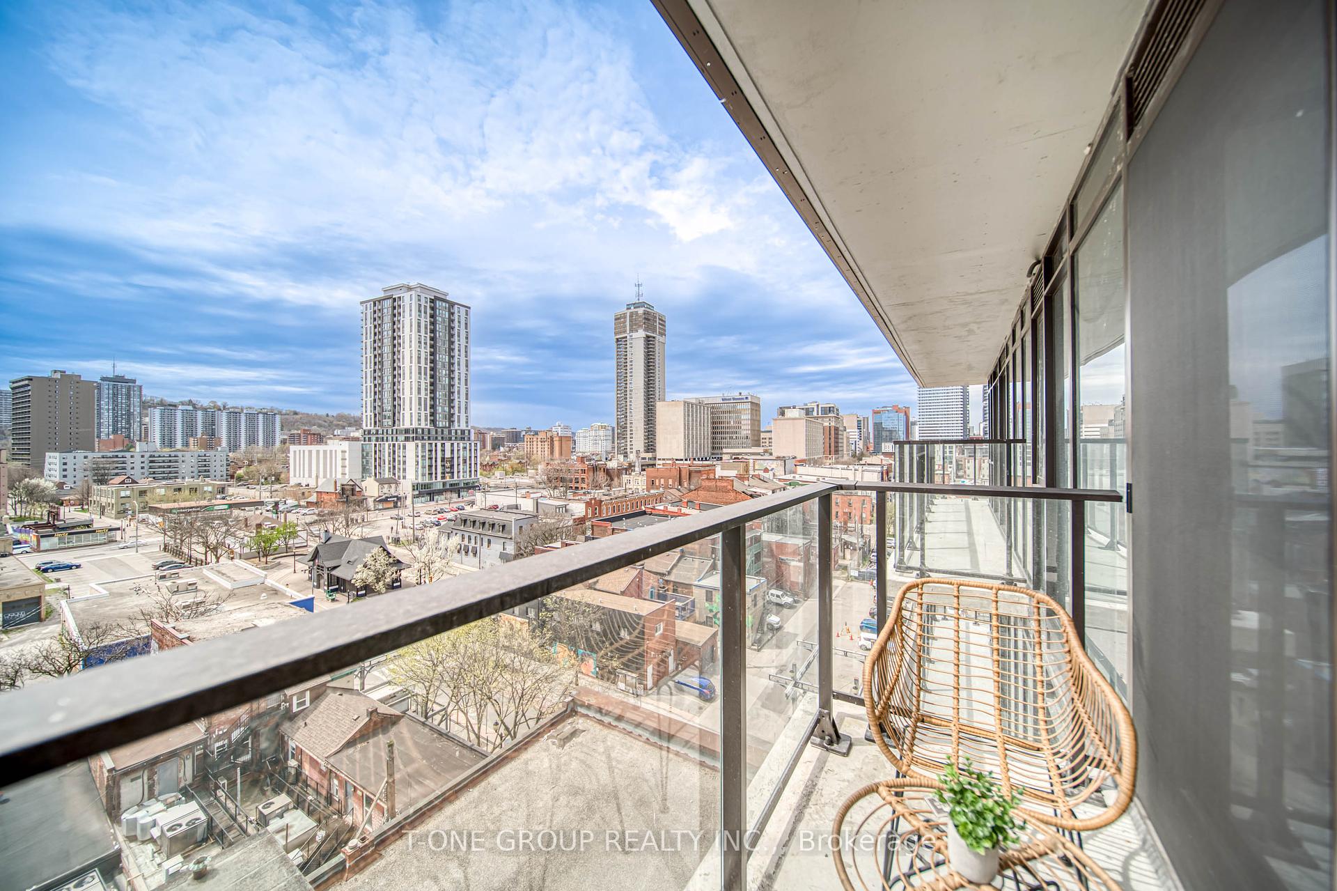 2 Bedrooms Condo at 1 Jarvis, Hamilton For sale