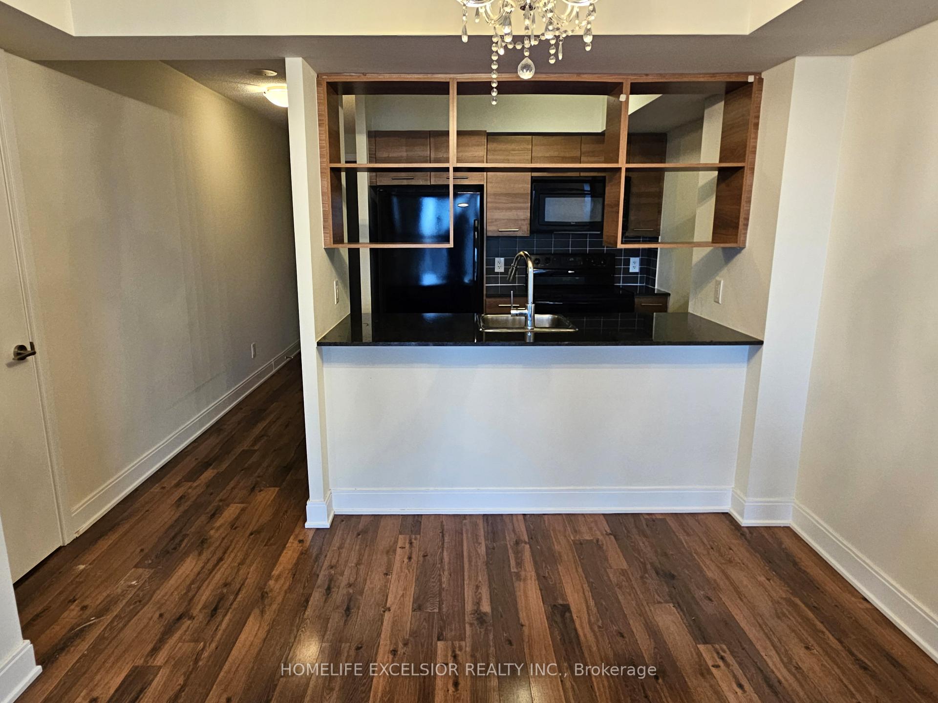 2 Bedrooms Condo at 135 Village Green,  Toronto For sale