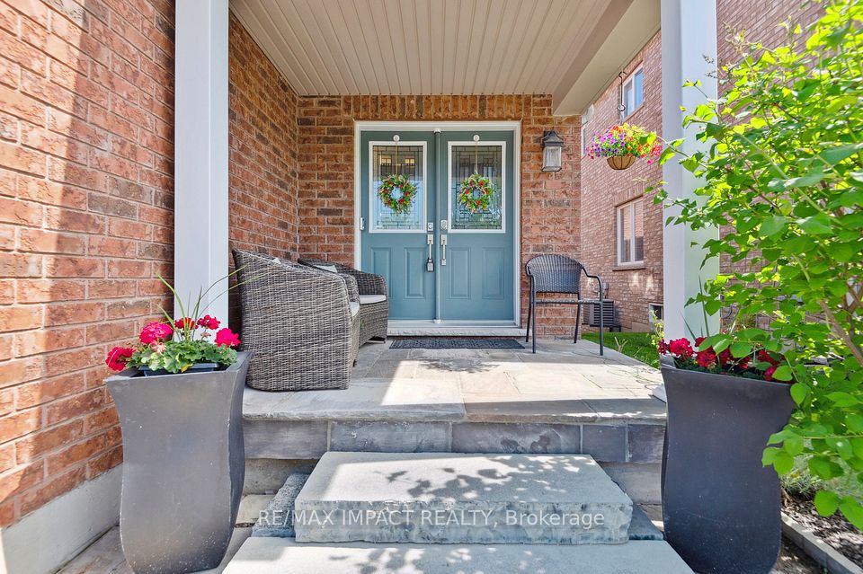 71 Lobb Court, Clarington, ON L1C 0K4