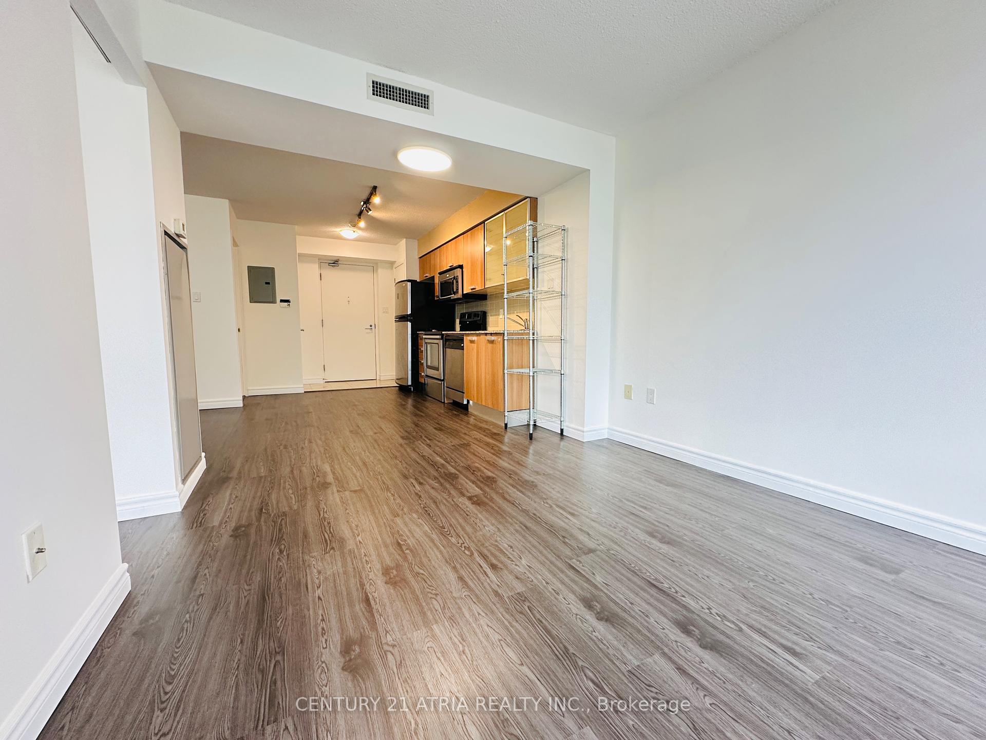 2 Bedrooms Condo at 37 Grosvenor,  Toronto For sale