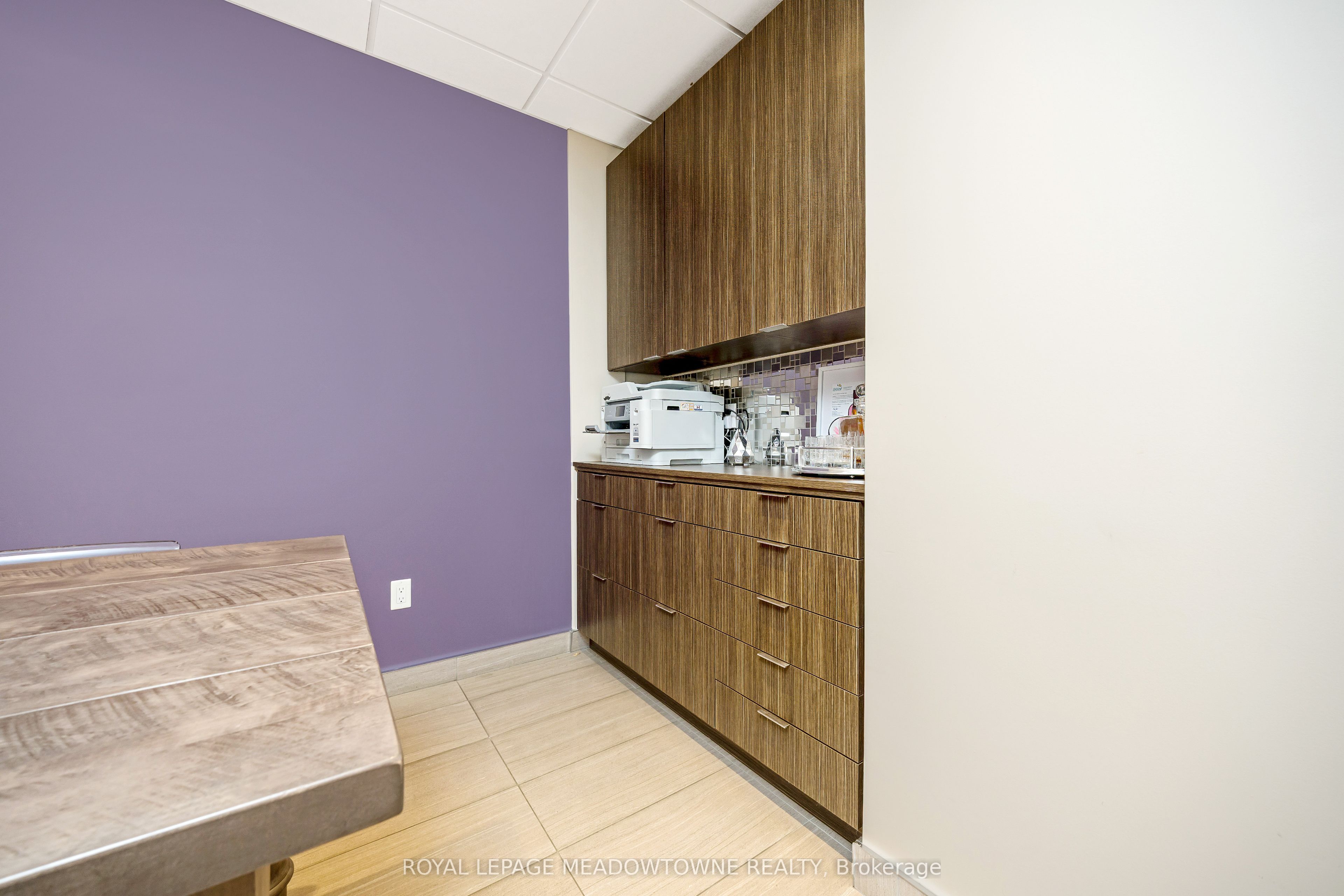 450 Bronte Street S, #110