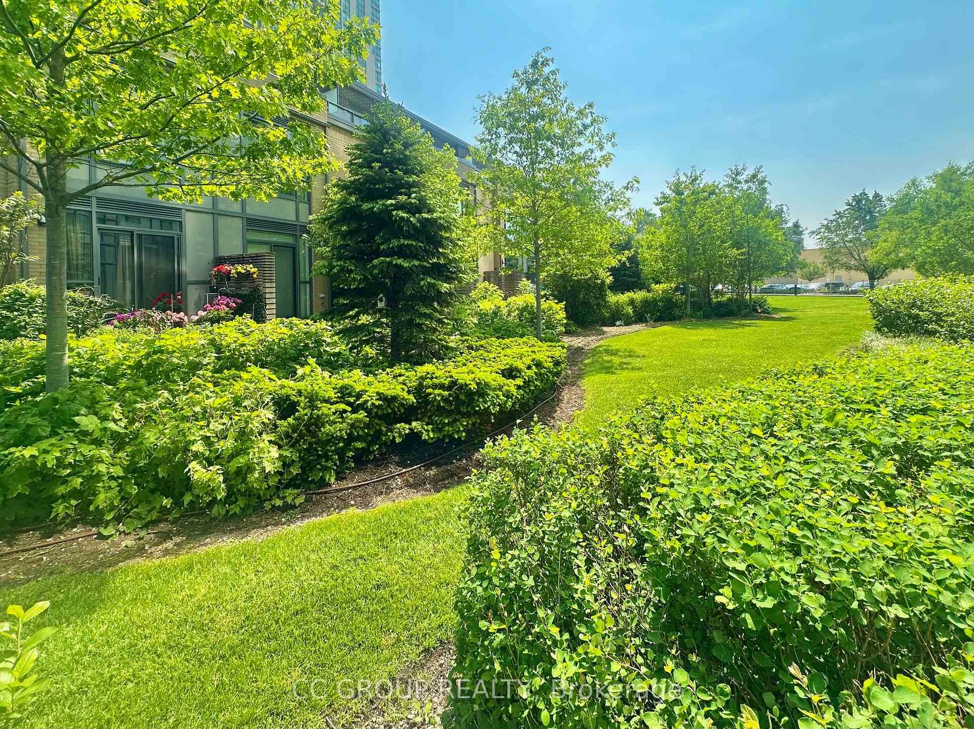 3 Bedrooms Condo at 215 Bonis, Toronto For sale