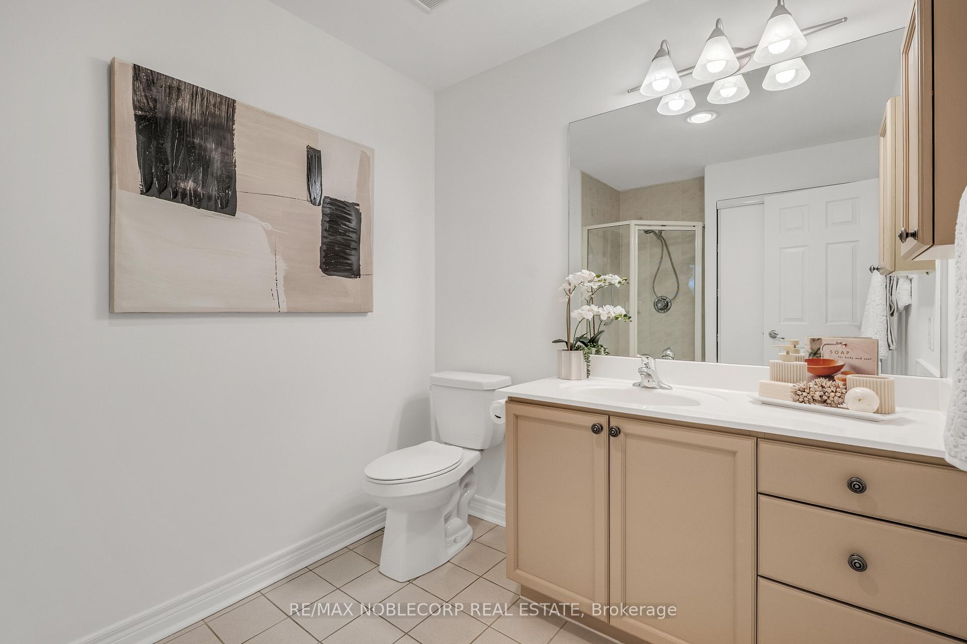3 Bedrooms Condo at 121 Woodbridge, Vaughan For sale
