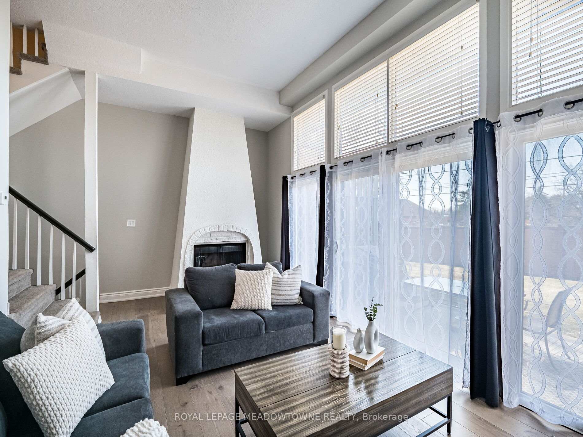 3 Bedrooms Condo at 6780 Formentera, Mississauga For sale