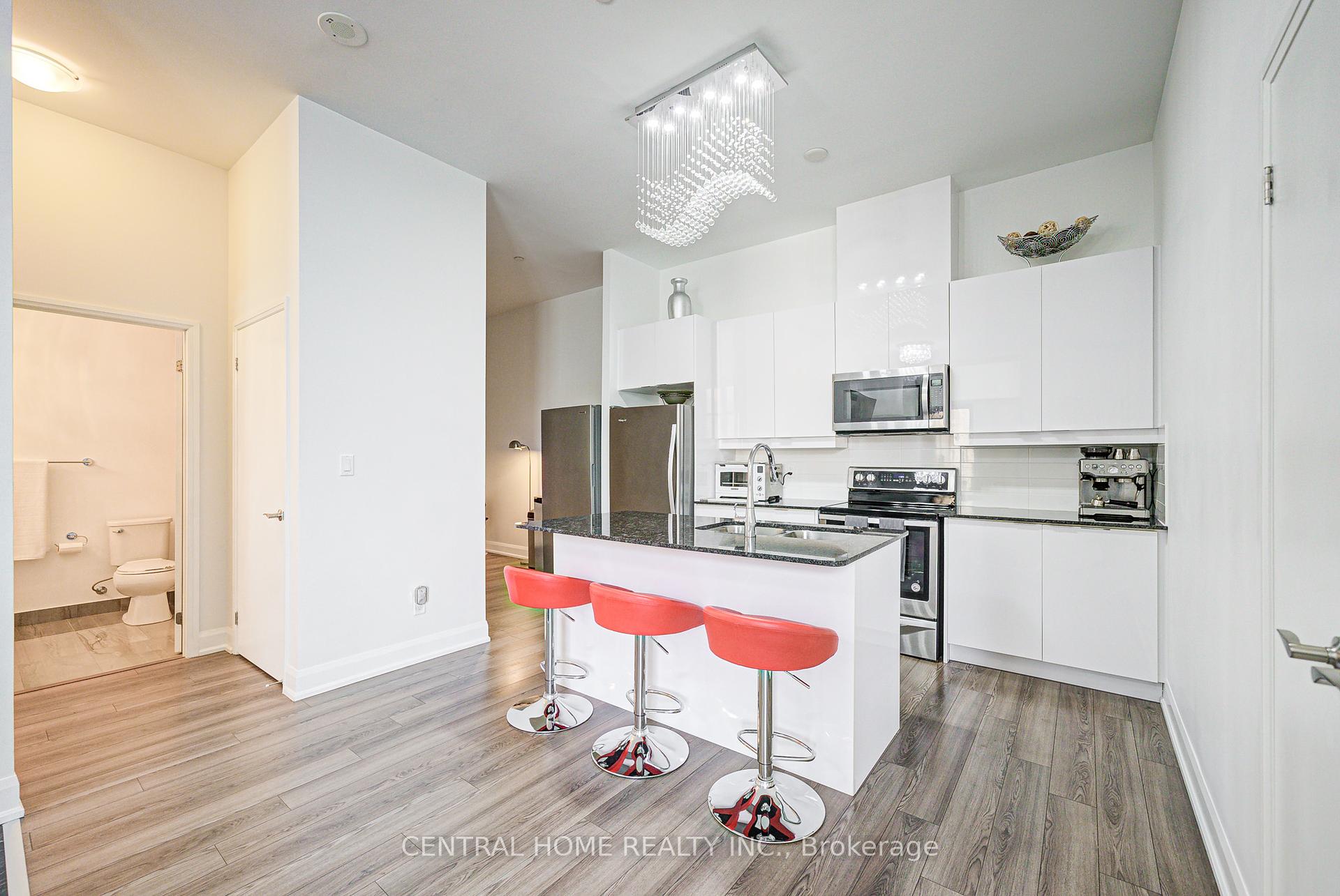 2 Bedrooms Condo at 2910 Highway 7, Vaughan For sale