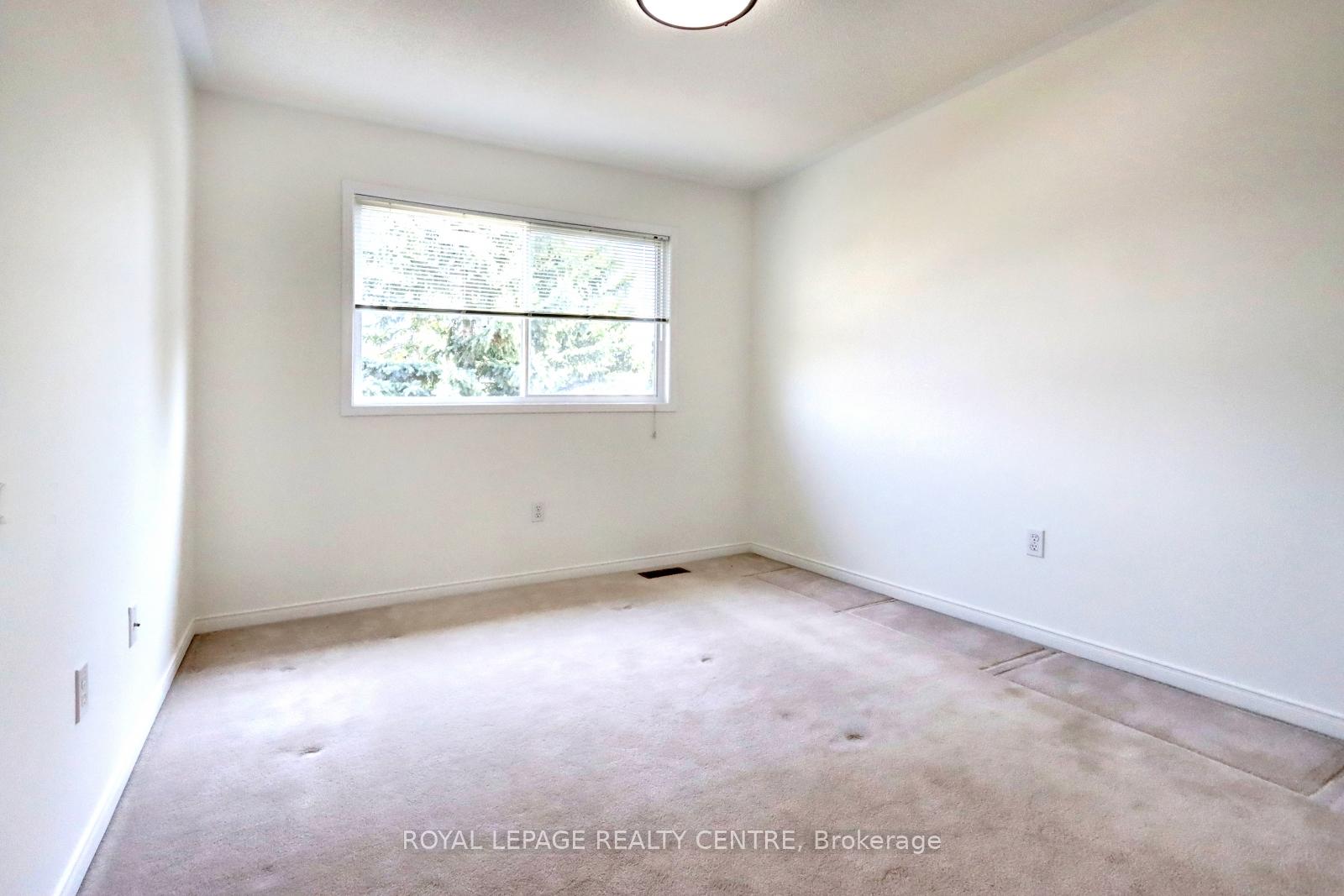 3 Bedrooms Condo at 5230 Glen Erin, Mississauga For sale