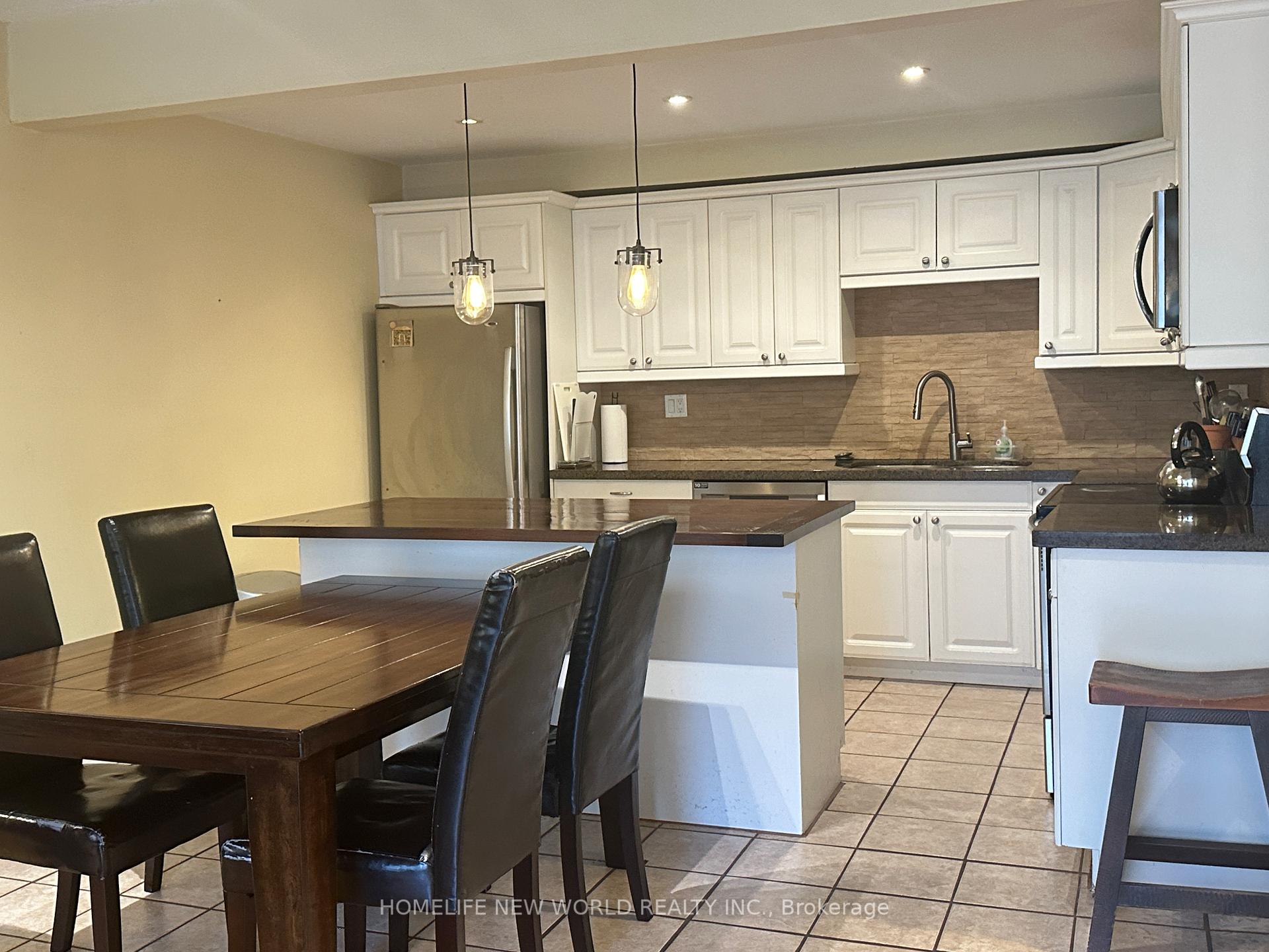 3 Bedrooms Condo at 69 Upper Canada, Toronto For sale