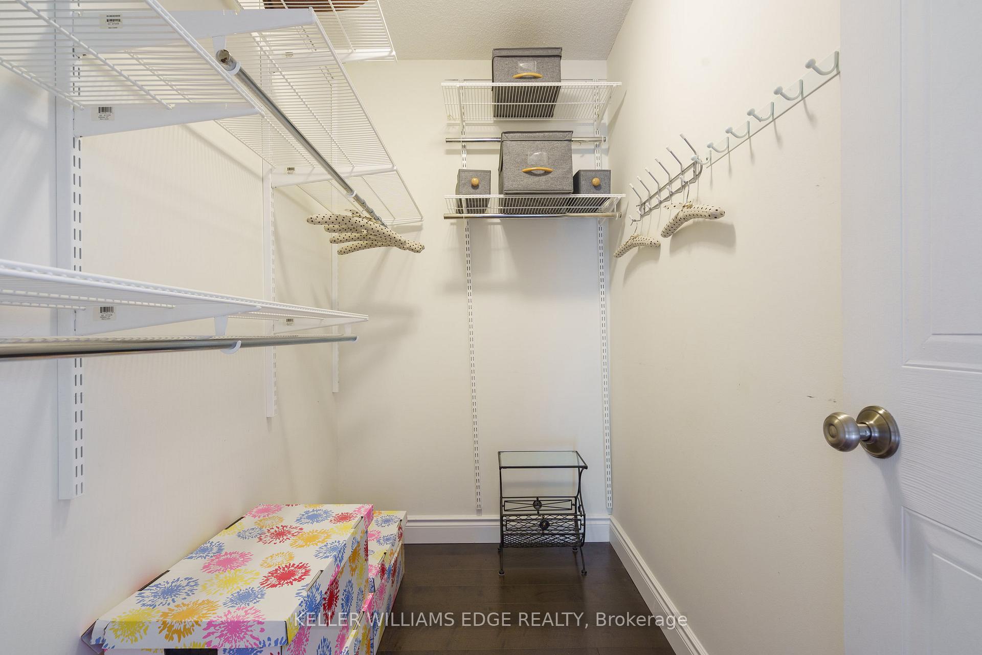 2 Bedrooms Condo at 5090 Pinedale, Burlington For sale