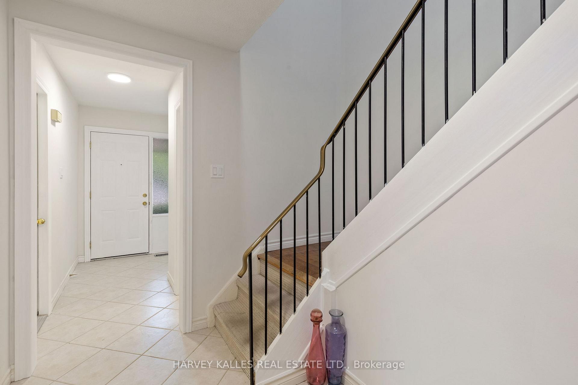 3 Bedrooms Condo at 2020 South Millway, Mississauga For sale