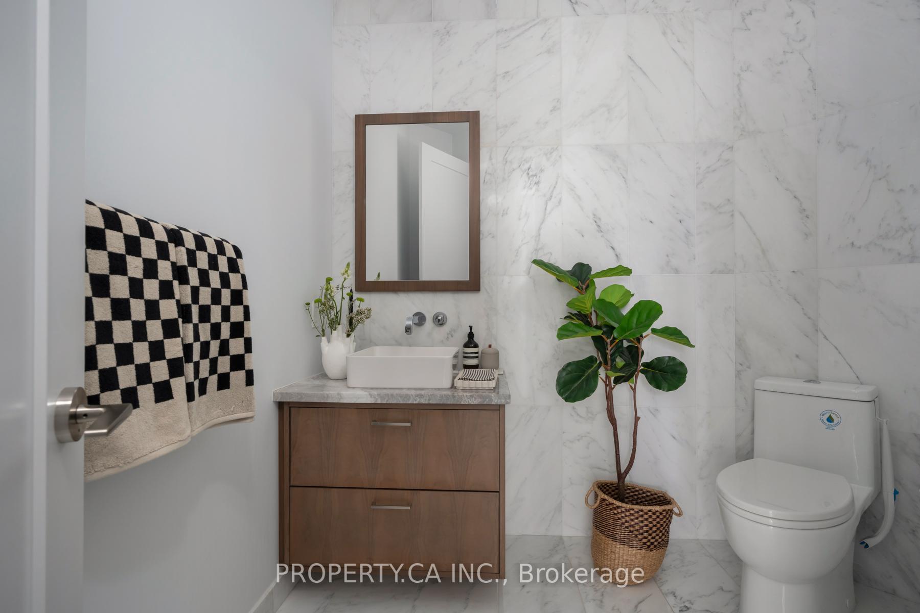3 Bedrooms Condo at 1 Edgewater, Toronto For sale