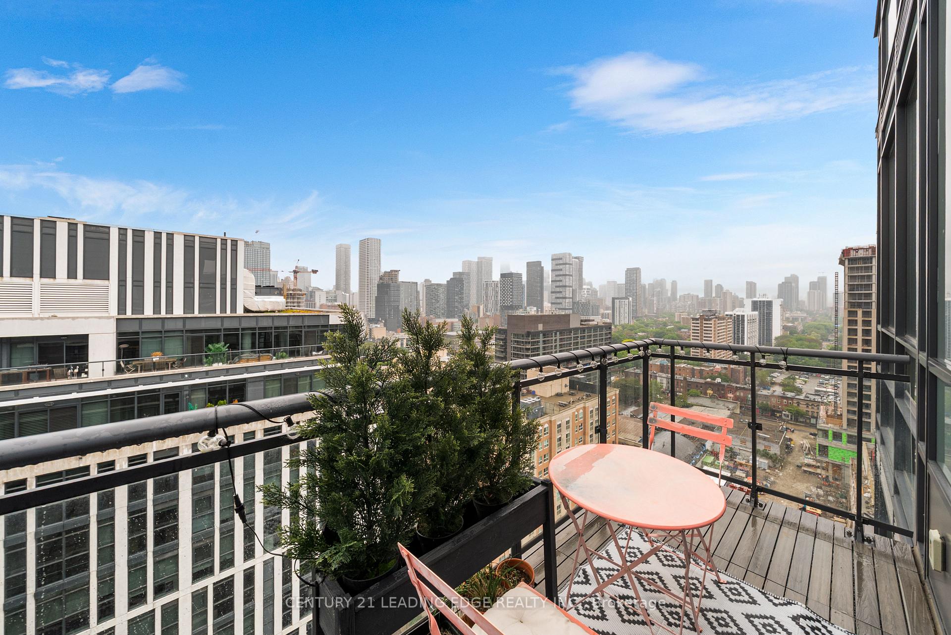 2 Bedrooms Condo at 460 Adelaide, Toronto For sale
