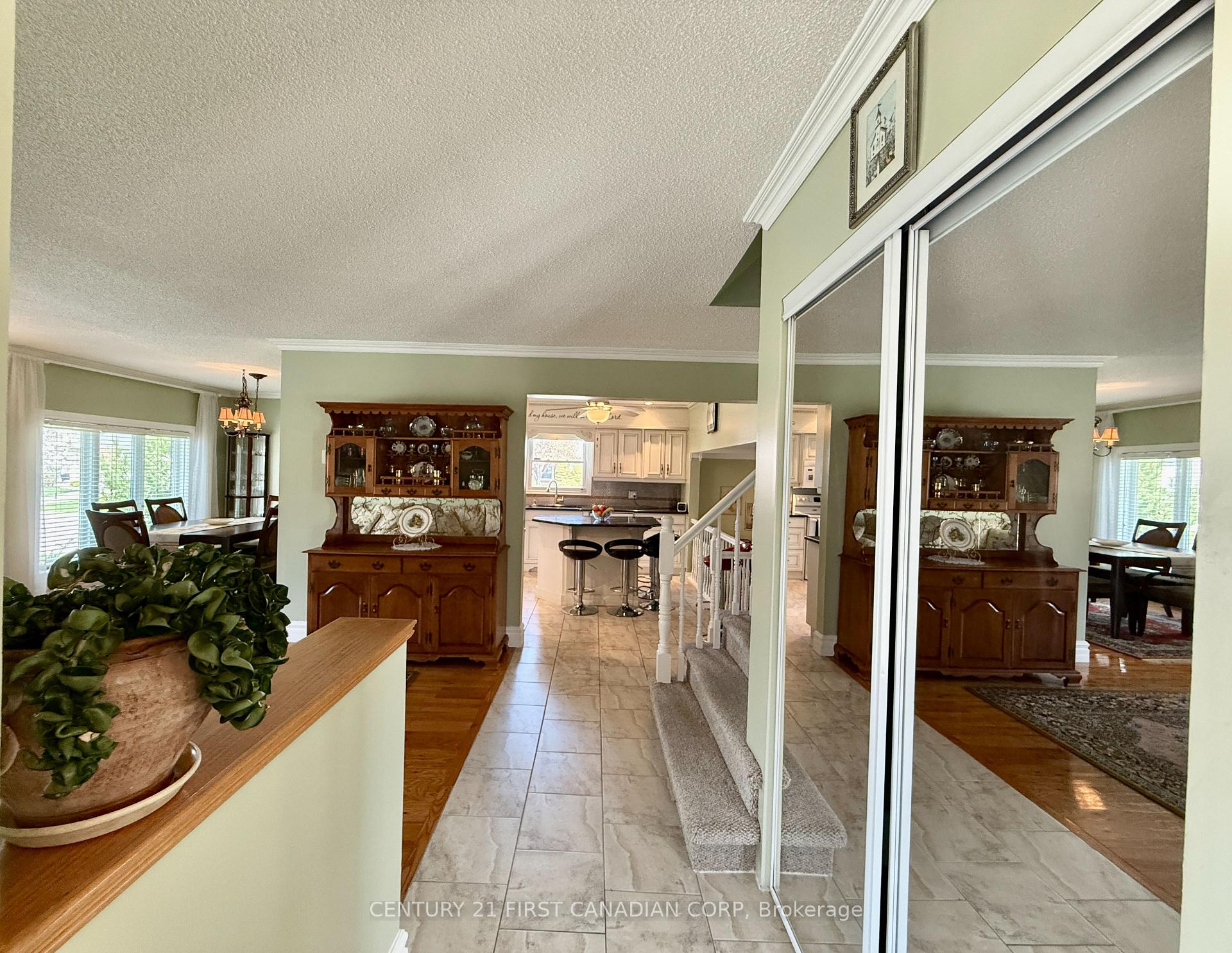 Photo of 100 Hastings Crescent, Sarnia, ON N7S 5K5