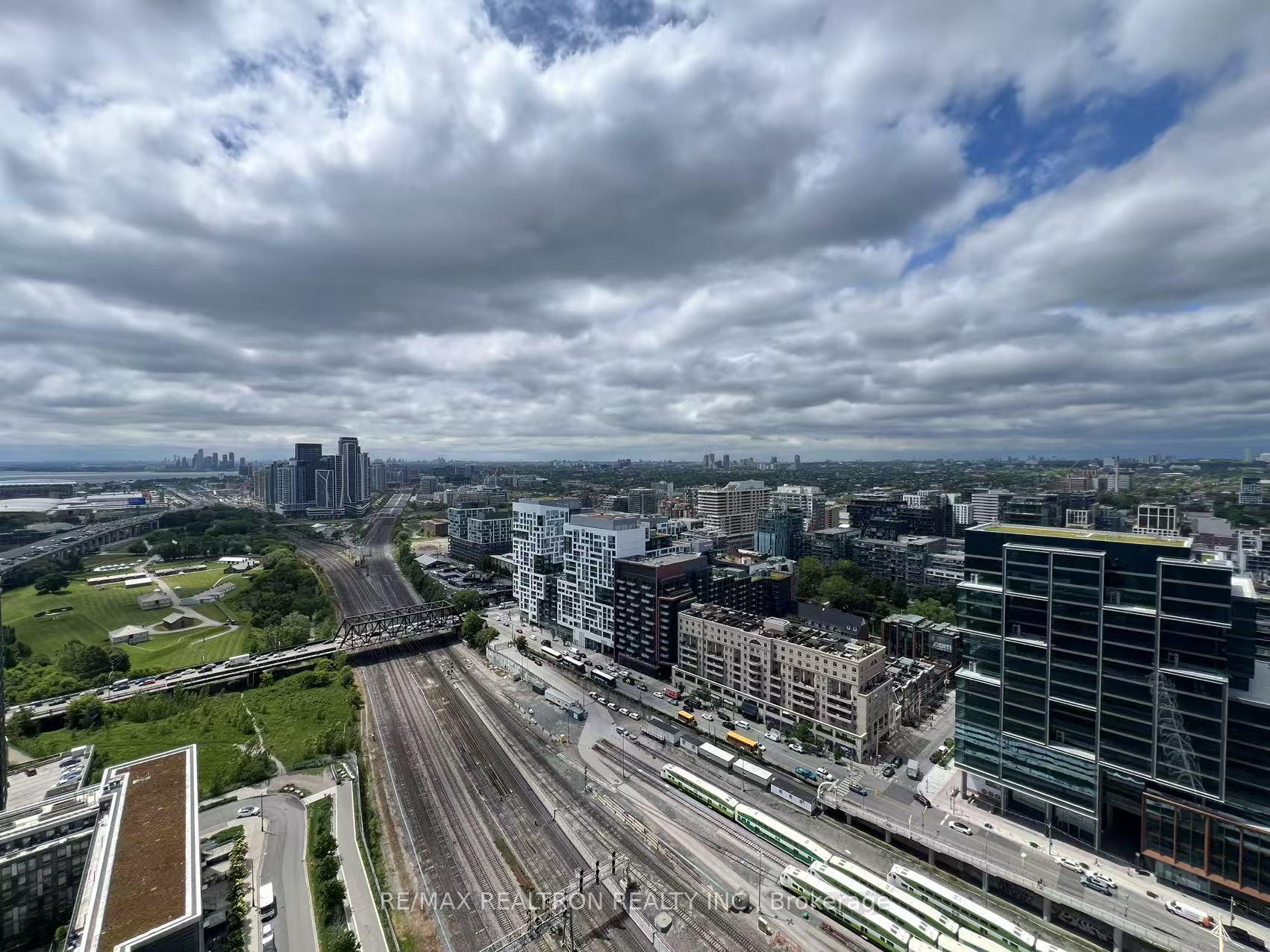 1 Bedroom Condo at 21 Iceboat, Toronto For sale