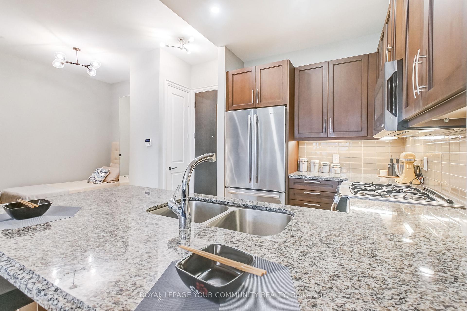 2 Bedrooms Condo at 11 Bronte,  Oakville For sale