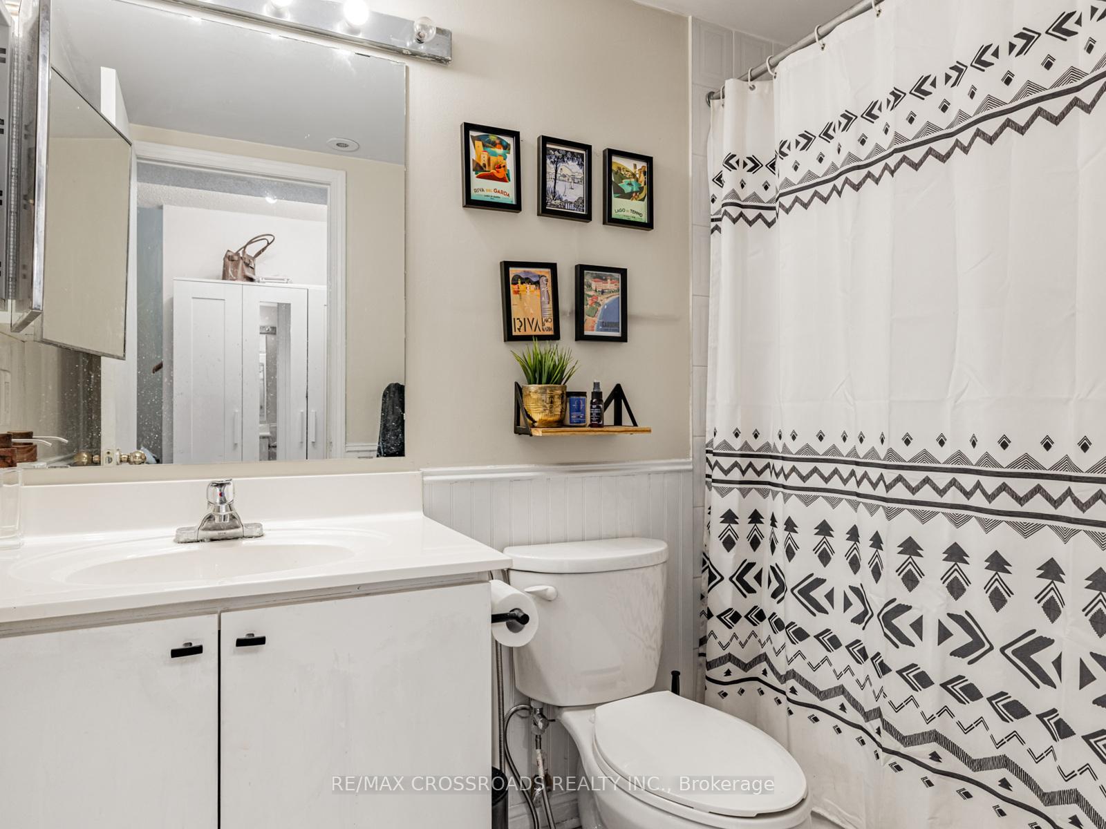 2 Bedrooms Condo at 5 Everson, Toronto For sale