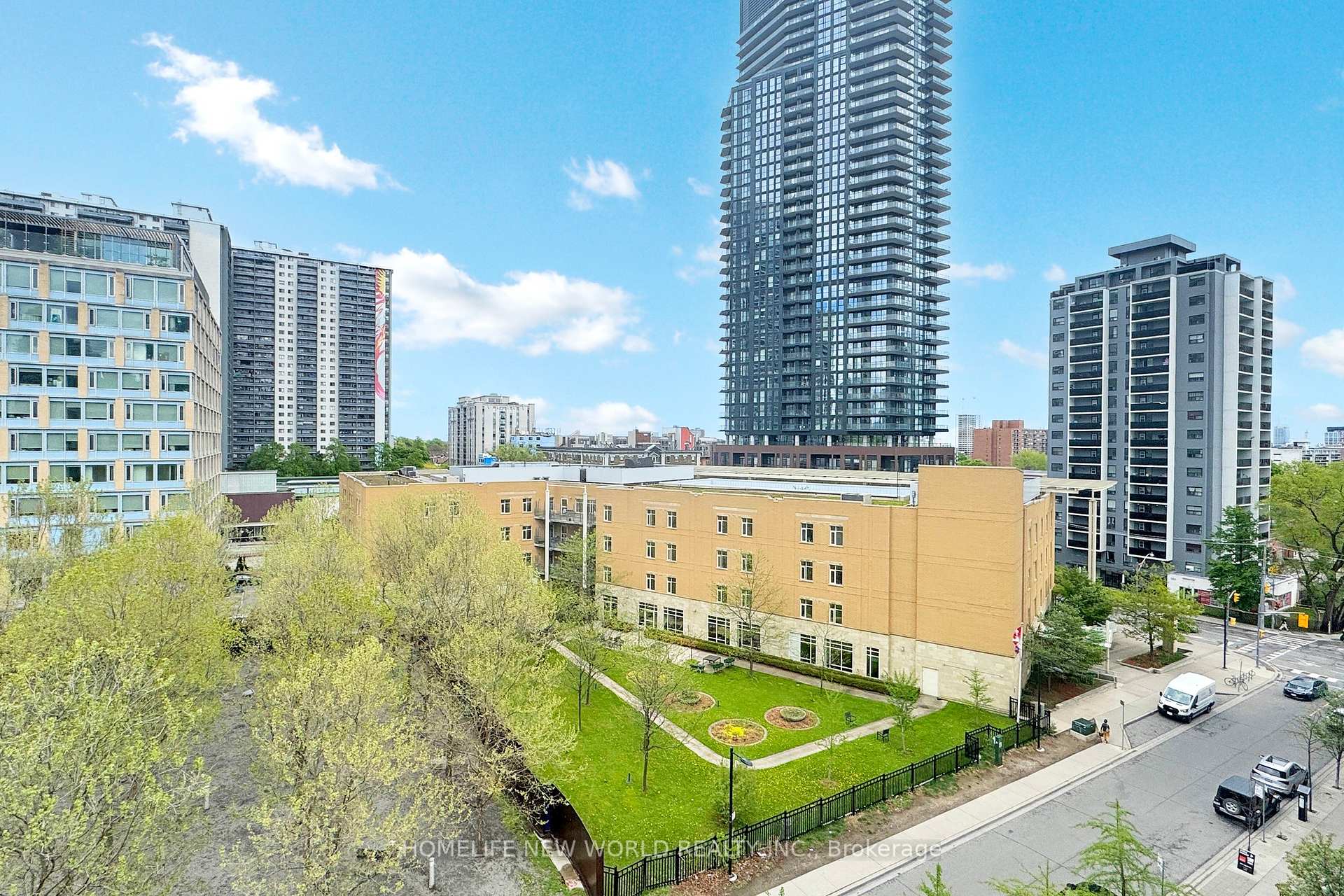 2 Bedrooms Condo at 120 Homewood, Toronto For sale