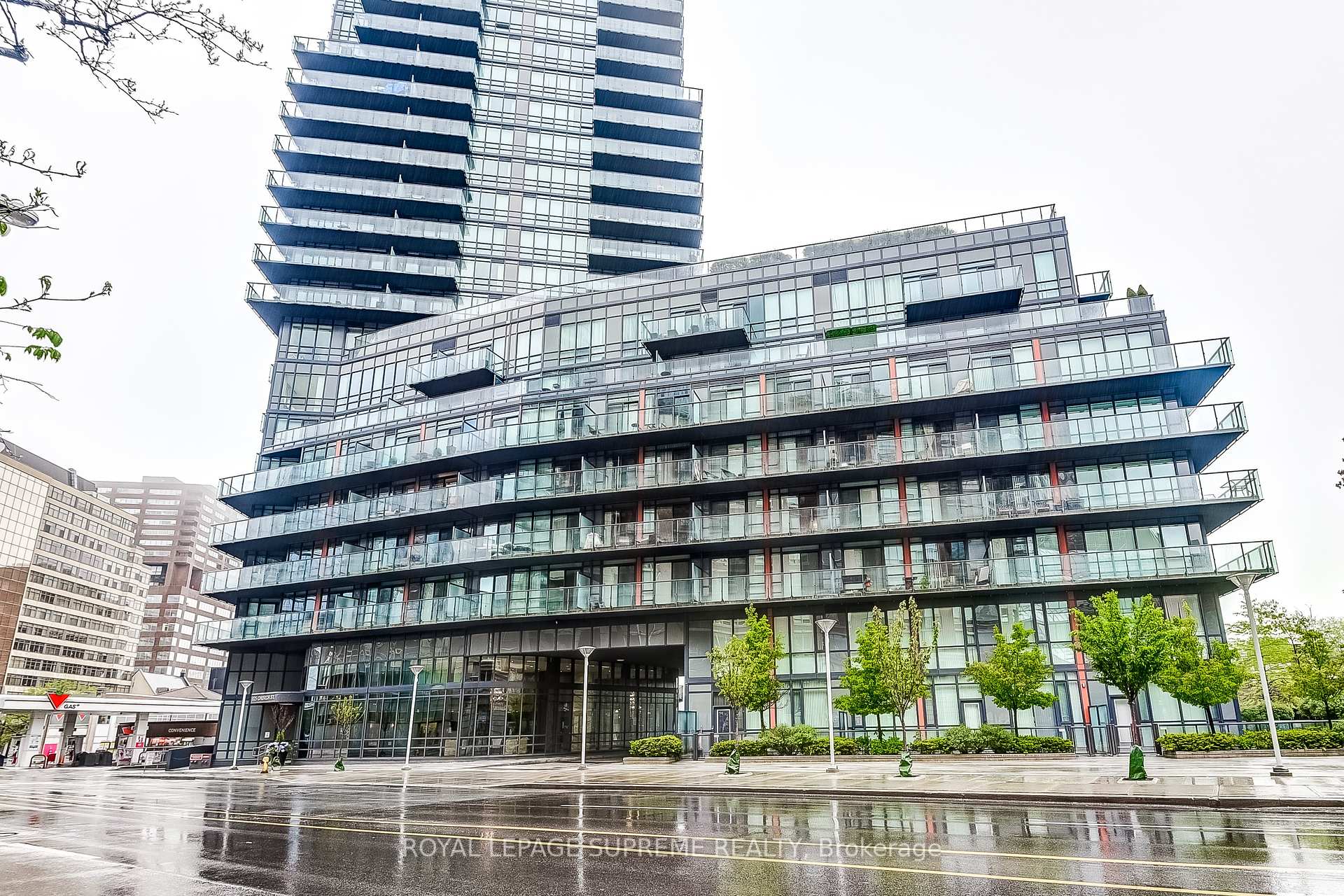 2 Bedrooms Condo at 825 Church, Toronto For sale