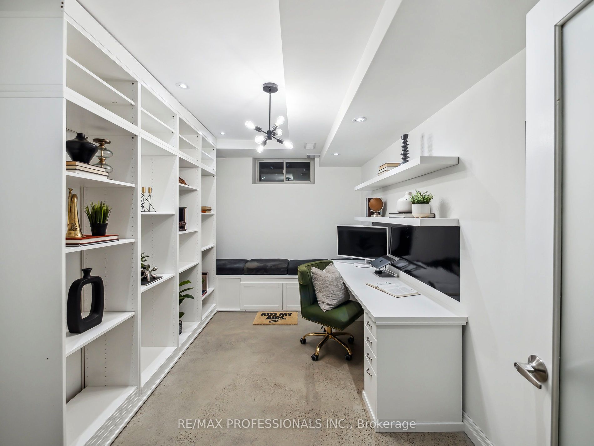 137 Galley Avenue
