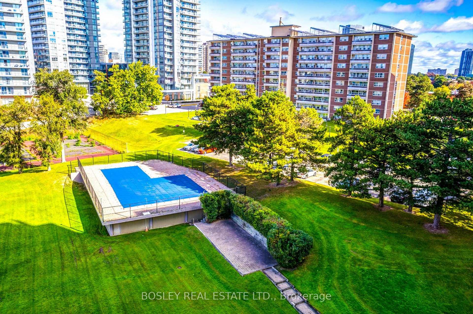 2 Bedrooms Condo at 10 Parkway Forest, Toronto For sale