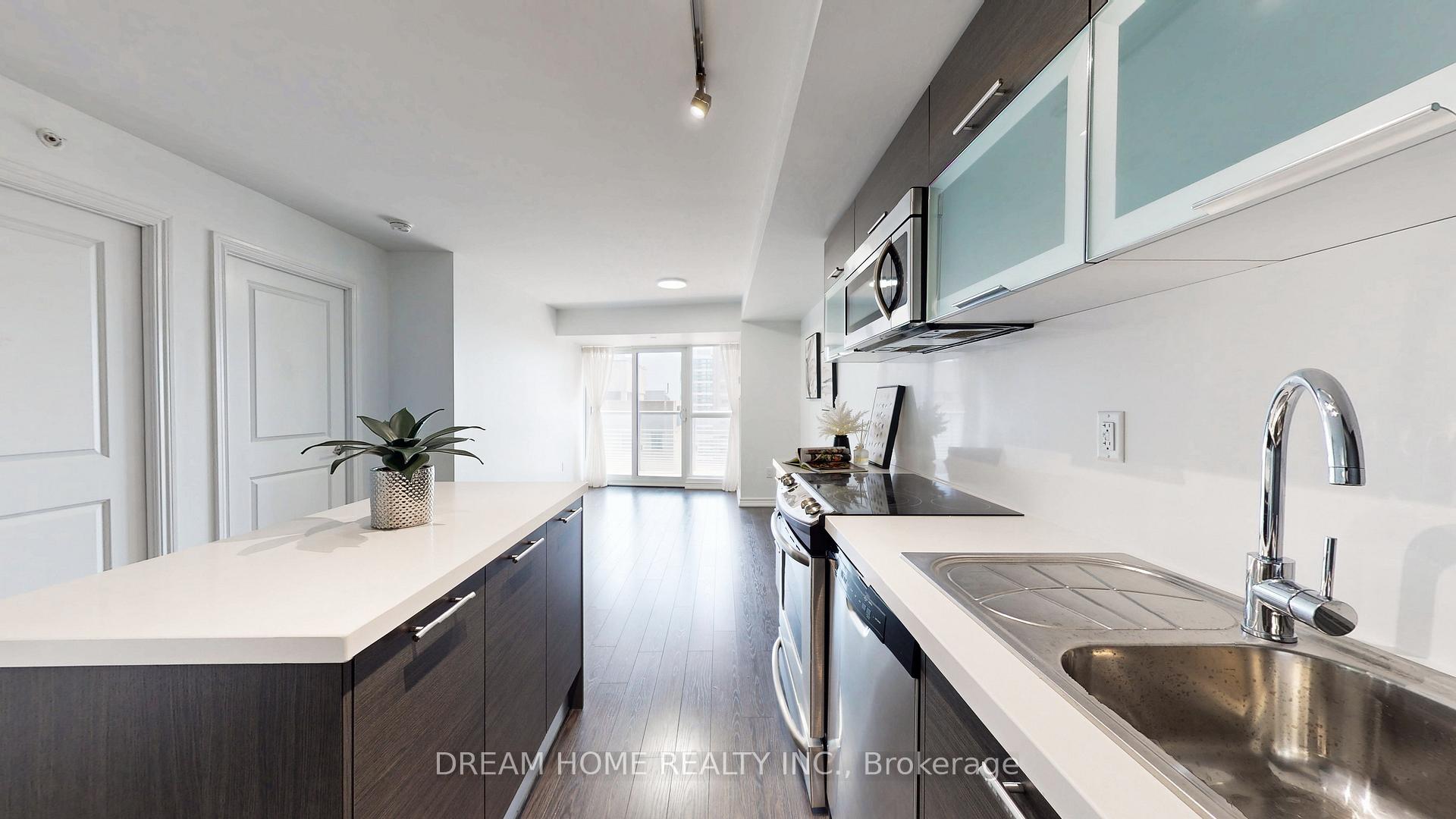 2 Bedrooms Condo at 386 Yonge, Toronto For sale