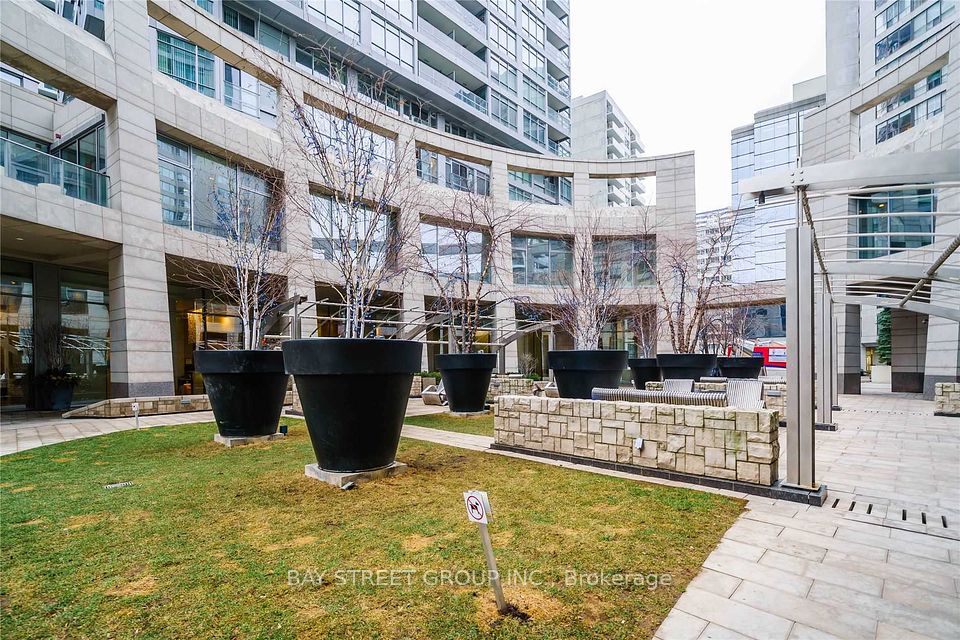 2191 Yonge