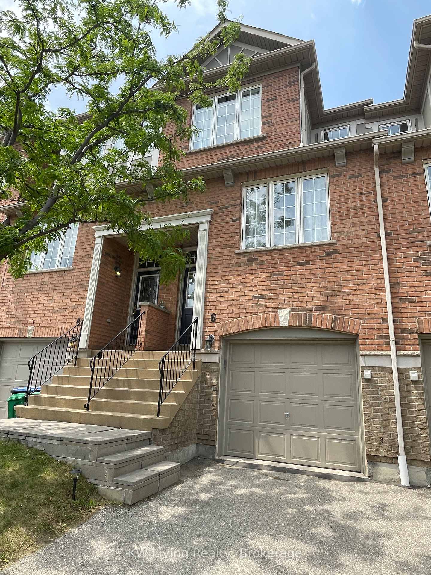 3 Bedrooms Condo at 5055 Heatherleigh, Mississauga For sale