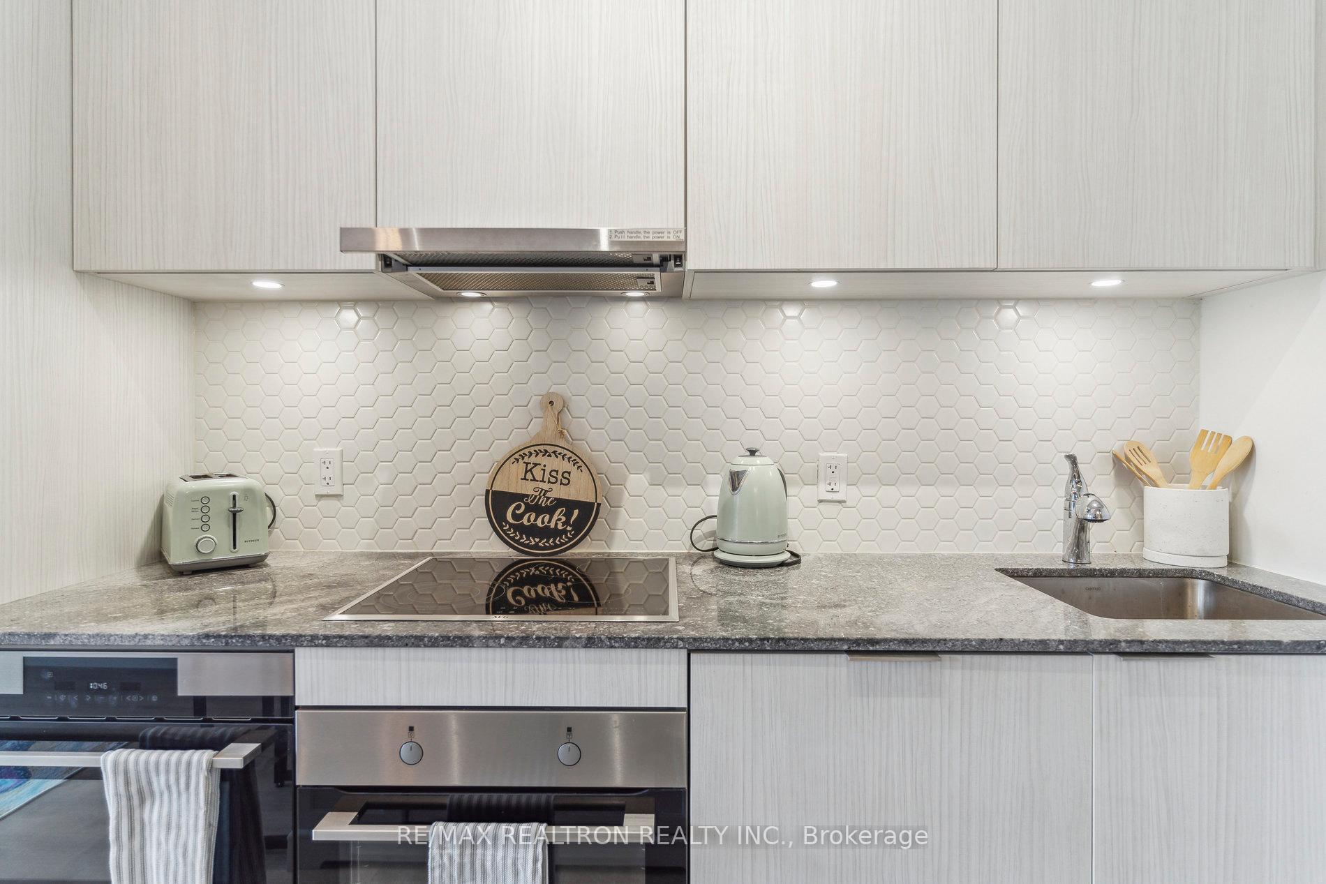 2 Bedrooms Condo at 158 Front, Toronto For sale