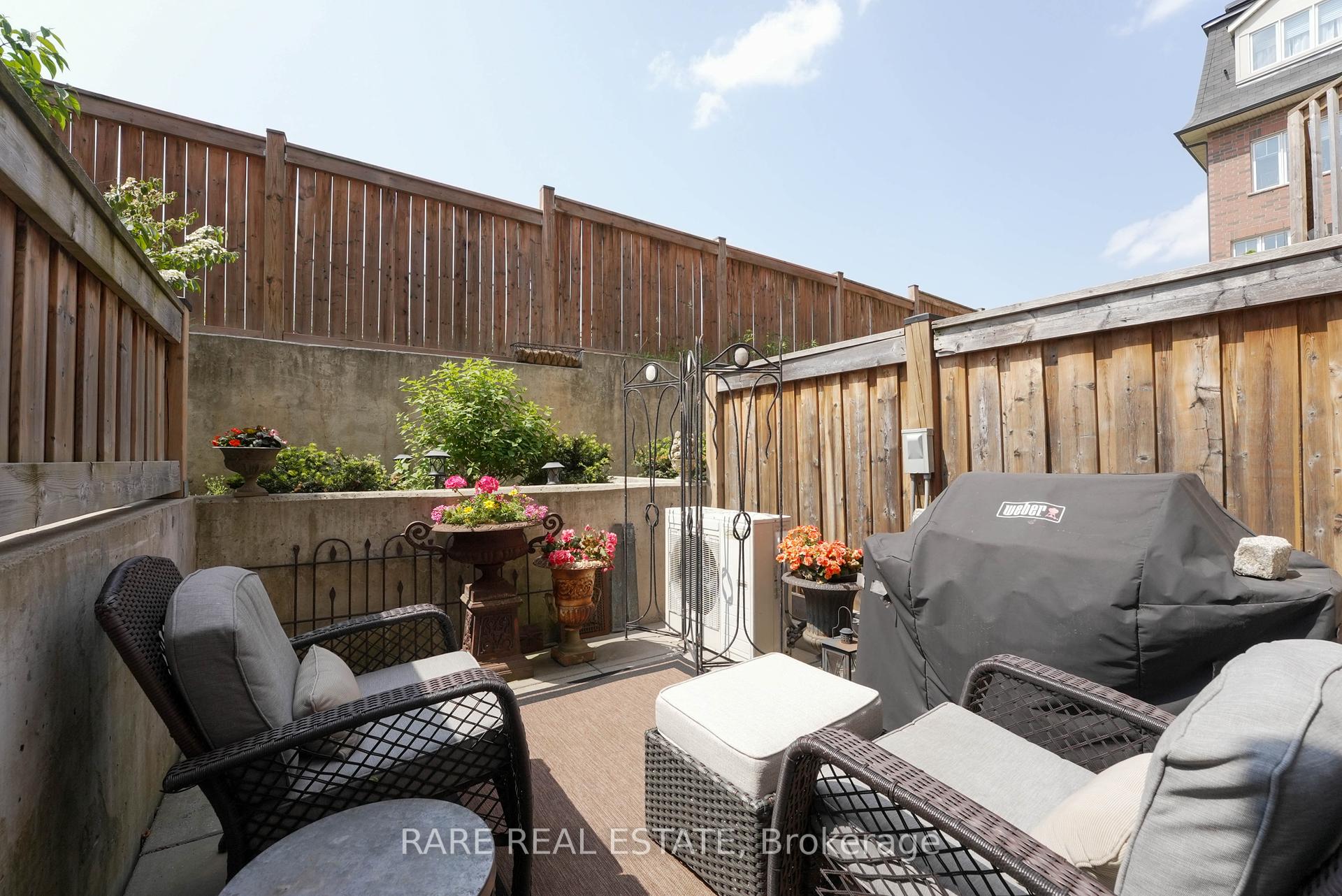 2 Bedrooms Condo at 2420 Baronwood, Oakville For sale