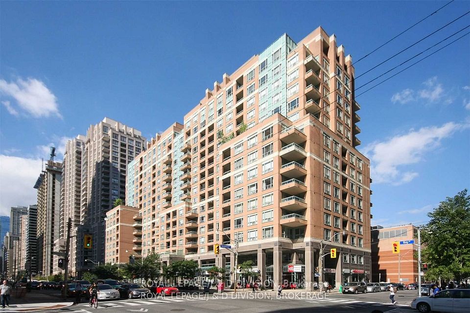 887 Bay Street