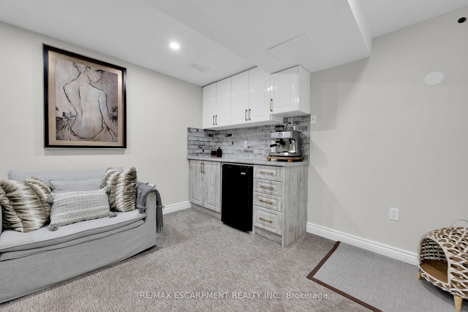 4 Bedrooms Condo at 134 Terni, Hamilton For sale