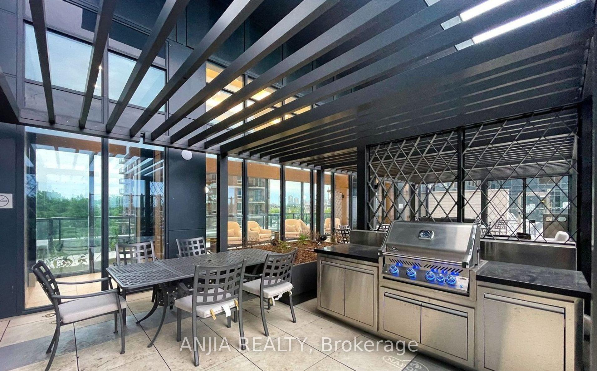 2 Bedrooms Condo at 30 Inn On The Park, Toronto For sale